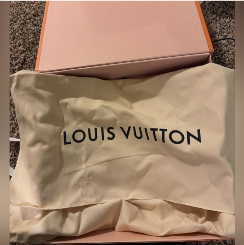 Louis Vuttion Wallet & Backpack Beautiful Bag 100% Authentic Monogram Medium - Picture 6 of 9